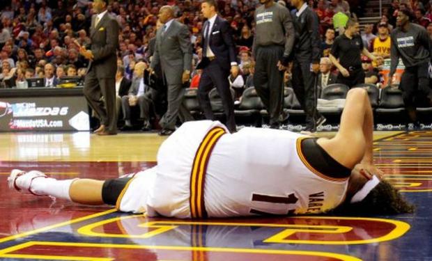 O pivô de 2,11m rompeu o tendão de Aquiles na partida contra o Minnesota Timberwolves em dezembro