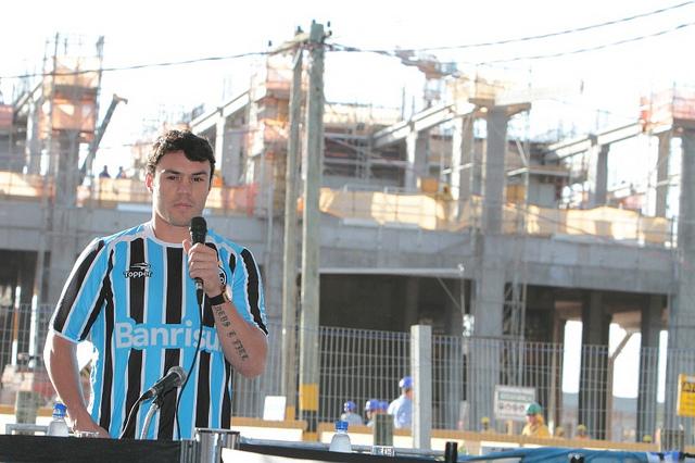 Apresentado pelo Grêmio em 2011, Kleber não tem mais espaço no elenco tricolor, mas ainda não foi negociado