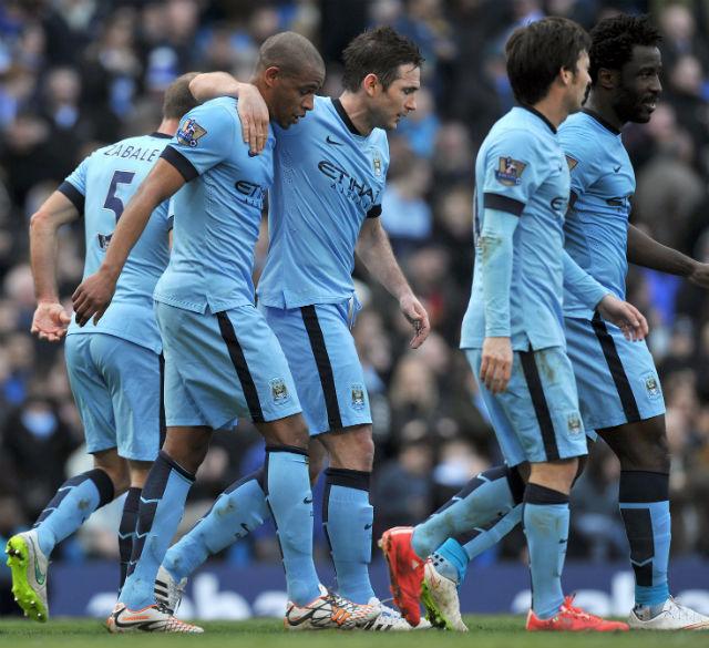 Com triunfo deste sábado, City fica a três pontos do Chelsea, mas tem dois jogos a mais (Foto:Steve Parkin)
