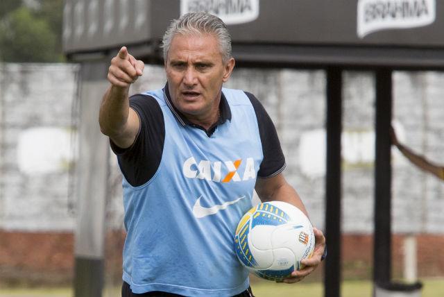 Preocupado com desgaste físico, Tite escolhe Cristian para o lugar de Elias (Foto:Daniel Augusto Jr)