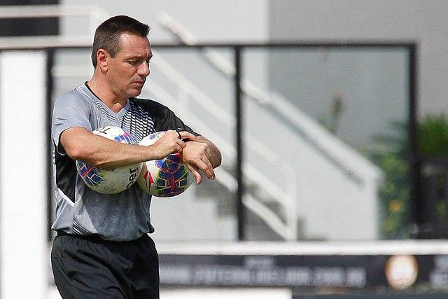 O treinador Doriva comandou treino aberto neste sábado, e aguarda Luan para definir o time que pega o Fla