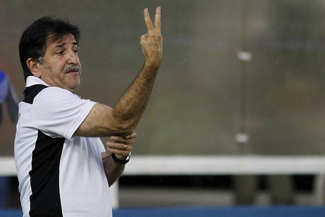 Renê Simoões terá algumas dores de cabeça para montar o Botafogo para a próxima partida