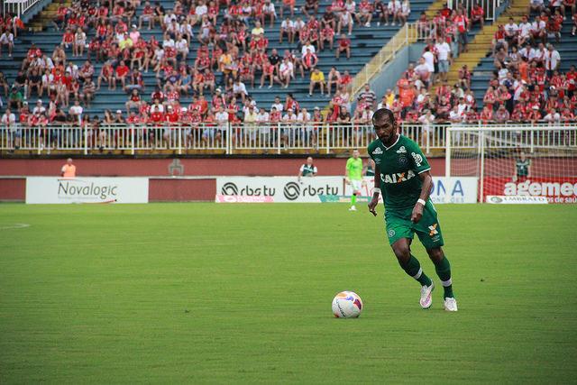 Após cumprir suspensão contra o Metropolitano, Richarlyson deverá ser titular contra o Figueirense