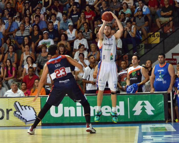Com 26 pontos, o norte-americano Robert Day foi o cestinha do Bauru na vitória sobre Franca (Foto:Henrique Costa/Bauru Basket)