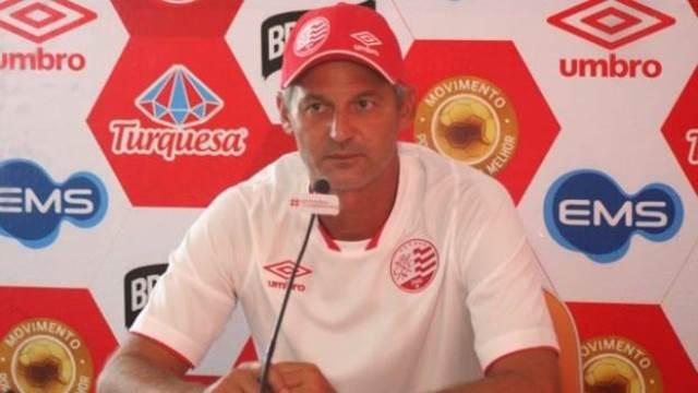 Lisca passará por cirurgia de emergência nesta quinta-feira, por cálculo renal, em Recife