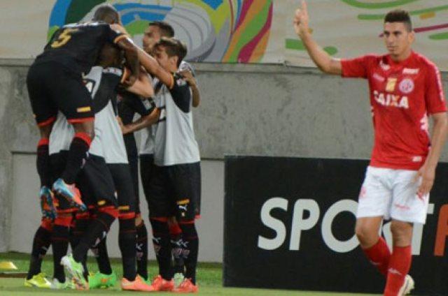 Claudinei pôde comemorar seu primeiro triunfo no comando técnico do Vitória na noite da última quarta