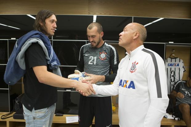 Cássio vai novamente dar vez a Walter no confronto com o Bragantino (foto: Daniel Augusto Jr.)