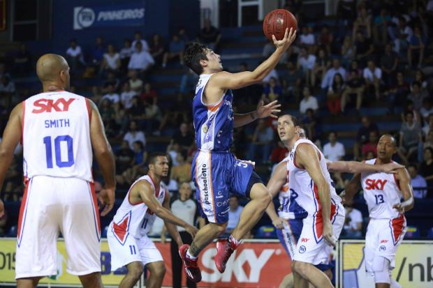Ricardo Fischer, do Bauru, alcançou um duplo-duplo no duelo contra o Pinheiros nesta sexta-feira