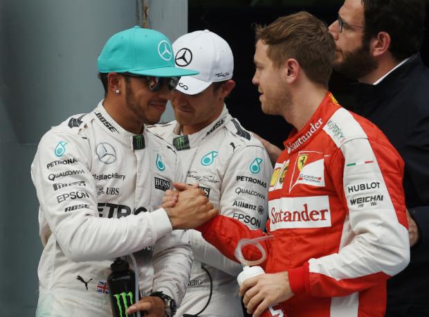 Lewis Hamilton garantiu a pole com pequena vantagem sobre Sebastian Vettel