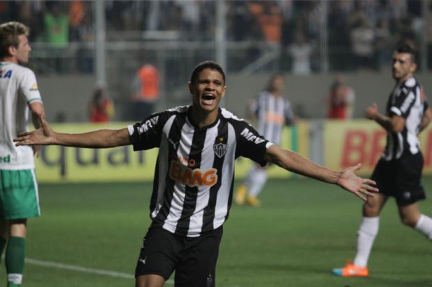 Sensação na defesa atleticana, Douglas Santos deve permanecer para disputar Campeonato Brasileiro
