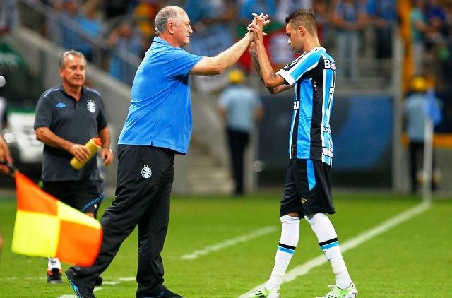 Luan marcou os dois gols da vitória gremista diante do São Paulo; Grêmio lidera Gauchão