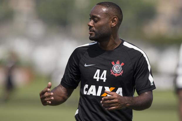 Vagner Love não mostra insatisfação com a condição de reserva de Guerrero (foto: Daniel Augusto Jr.)