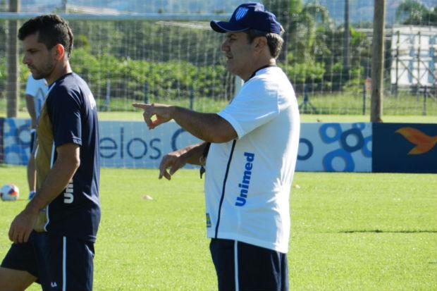 Gilson Kleina comandou um treino curto nesta terça-feira (Foto: André Palma Ribeiro)