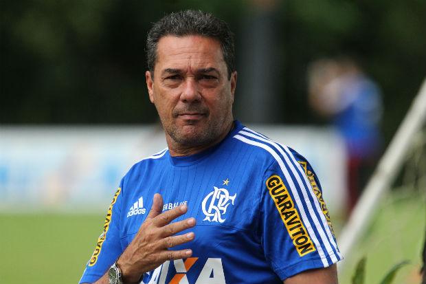 O técnico Vanderlei Luxemburgo havia sido suspenso dois jogos após criticar a Ferj (Foto: Gilvan de Souza)