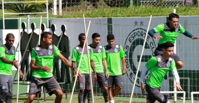 Antes do duelo contra o Santo André pela Copa do Brasil, os jogadores do Goiás realizaram um treino técnico