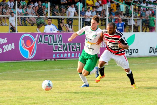 O retorno de Raul Prata (esq.) deve ampliar as chances de vitória do Luverdense sobre o Dom Bosco