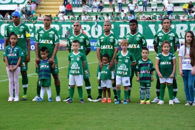 Chapecoense corre contra o tempo para se preparar e vencer o Metropolitano no fim de semana de olho na final