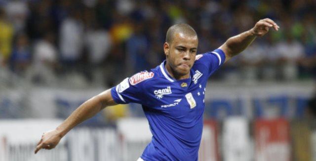 O lateral Mayke garantiu que o Cruzeiro não irá fazer corpo mole contra o Tomense (Foto: Gualter Naves/LightPress)