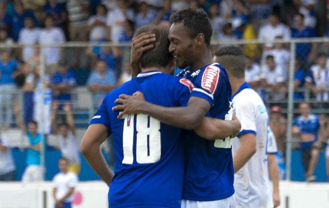 Atacante vive boa fase com a camisa celeste (Foto: Jeremias Dherer/Light Press)
