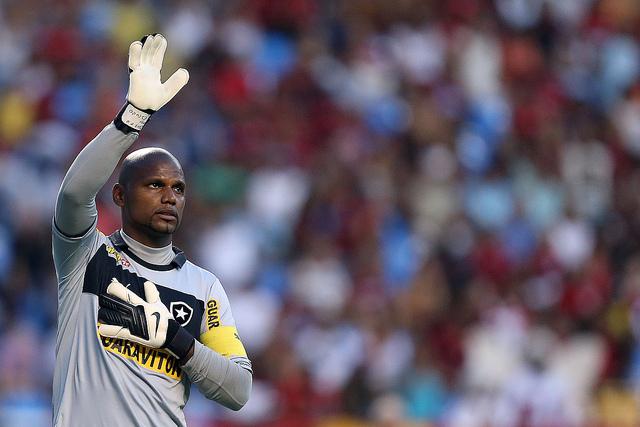 Jefferson optou jogar pelo Botafogo, mesmo com fortes dores no joelho depois de retornar da Seleção Brasileira