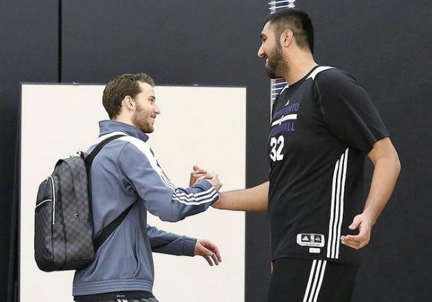 Com 2,26m de altura, o gigante Sim Bhullar assinou um contrato de apenas 10 dias com o Sacramento Kings