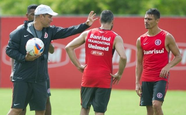 Para o duelo contra o Passo Fundo, Aguirre deve definir neste sábado a escalação do Inter, possivelmente com Alex