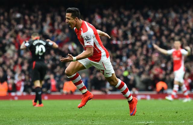 Alexis Sánchez marcou o terceiro gol do Arsenal (Foto: Ben Stansall)