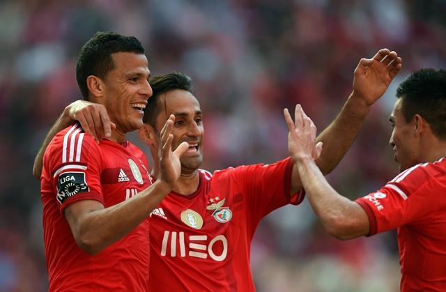 Lima e Jonas comemoram um dos três gols marcados pela dupla na partida contra o Nacional neste sábado