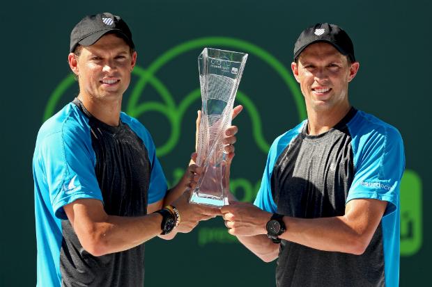 Os irmão Bob e Mike Bryan conquistaram o título das duplas do Masters 1000 de Miami (Foto:MATTHEW STOCKMAN)