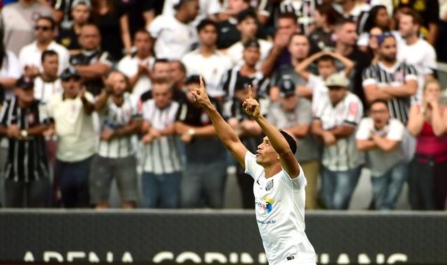 Artilheiro do Santos na temporada, Ricardo Oliveira espera anunciar renovação de contrato nos próximos dias
