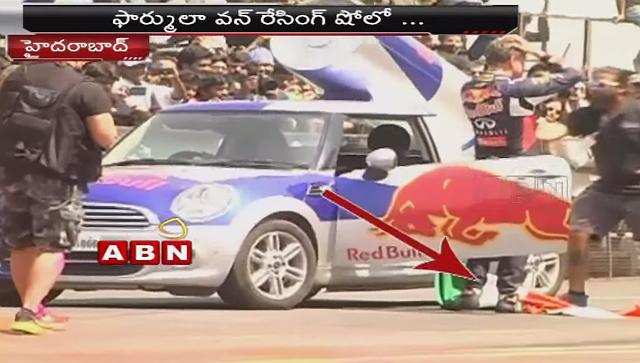 David Coulthard deixou a bandeira indiana no chão para entrar no carro da Red Bull