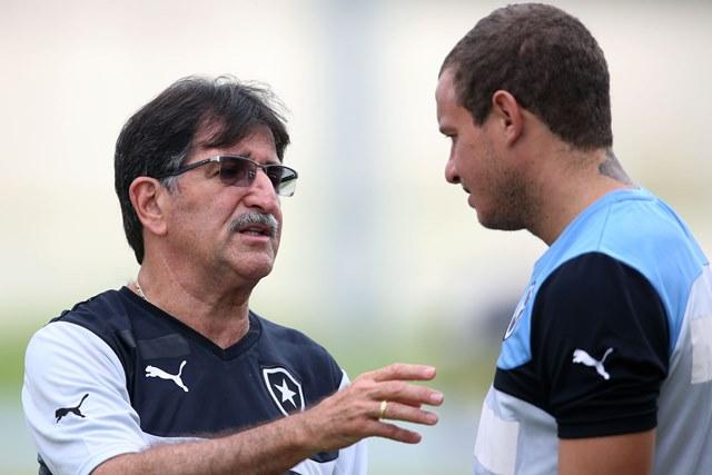 Mattos treinou normalmente, mas deve ser poupado por René na quarta (Foto: Sátiro Sodré/SS Press)