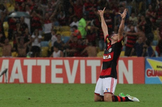 Após marcar primeiro gol com a camisa do Flamengo, Jonas celebra boa evolução no Rubro-Negro