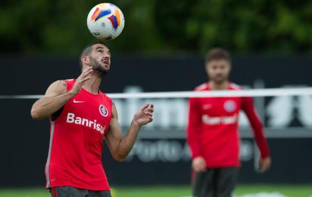 Recuperado de uma artroscopia, Lisandro López voltou a trabalhar com os companheiros após um mês