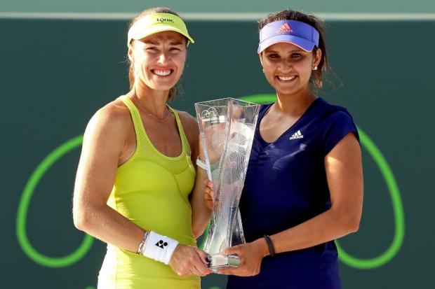 Martina Hingis (à esquerda) foi campeã do Premier de Miami na última semana