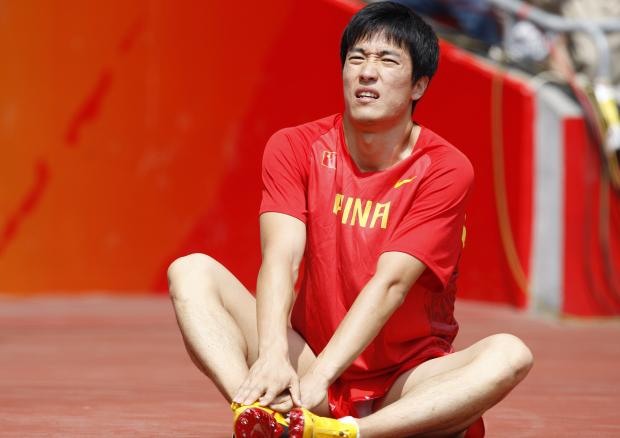 Campeão em Atenas, Liu Xiang frustrou o público chinês com lesão em Pequim