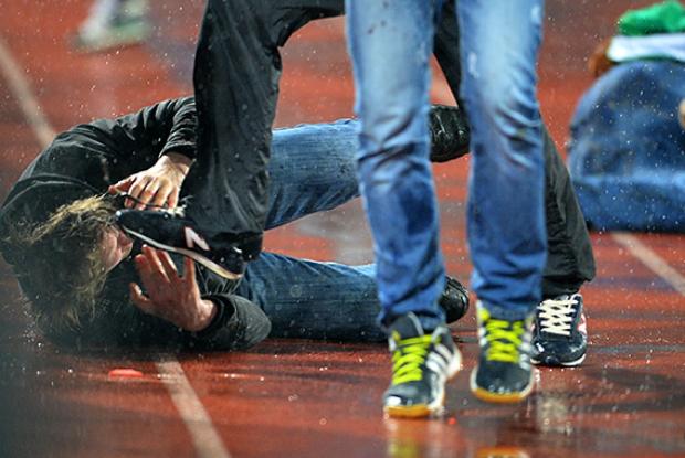 Conflito entre torcedores deixou feridos em partida do Campeonato Russo, no último domingo