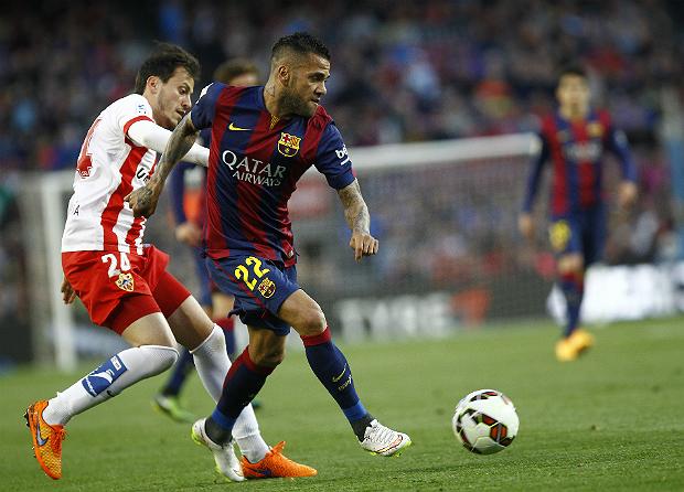 Daniel Alves atuou no Camp Nou nesta quarta-feira, na goleada por 4 a 0 sobre o Almería