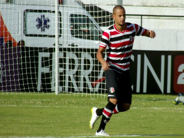 O volante Bruninho comentou sobre as fases finais do Campeonato Pernambucano (Foto: Antônio Melcop)
