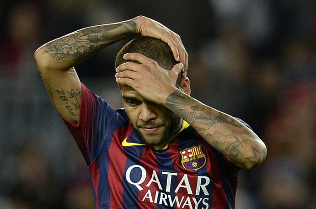 Incerteza em Barcelona: enquanto Daniel Alves revela proposta e ultimato, o clube apresenta uma versão diferente