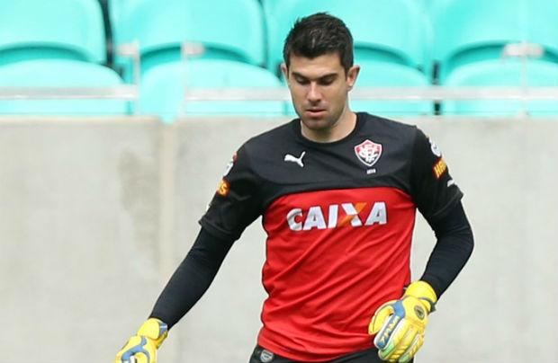 O goleiro Fernando Miguel quer o Vitória aproveitando o fator casa para bater o Ceará (Foto: Felipe Oliveira)