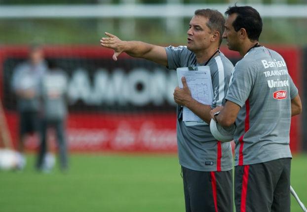 O técnico Diego Aguirre não deu indícios de qual será a equipe que enfrentará o Brasil de Pelotas