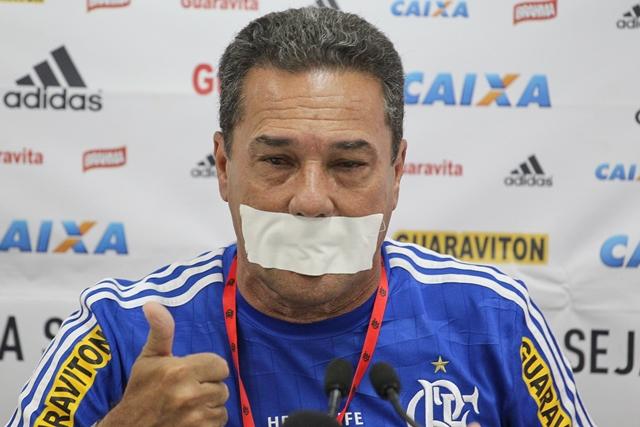Luxemburgo não teve sua pena alterada e poderá comandar o Flamengo nas semis (Foto: Gilvan de Souza)