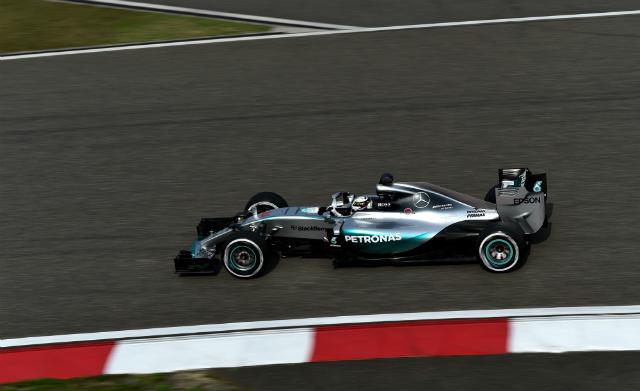 A Mercedes de Hamilton fez o melhor giro do dia em 1min37s219 (Foto: Johannes Eisele)