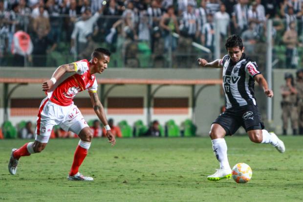 Guilherme contribuiu nos acréscimos para vitória que mantém Galo vivo na fase de grupos da Copa Libertadores