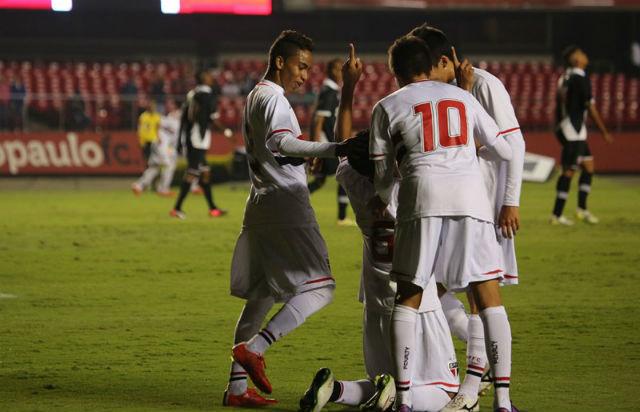Na noite desta quinta, Sub-17 tricolor bateu o Vasco por 2 a 1 e avançou na Copa do Brasil (Foto: Paula Reina)