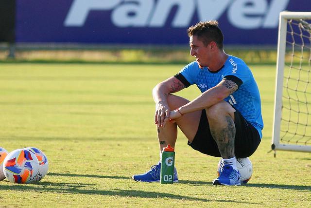Ainda sentindo dores musculares, Cristian Rodríguez não viajará com o elenco para enfrentar o Juventude