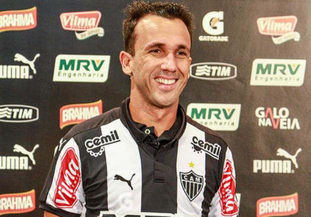 Thiago Ribeiro foi apresentado esta semana e já deve figurar como opção no banco de reservas