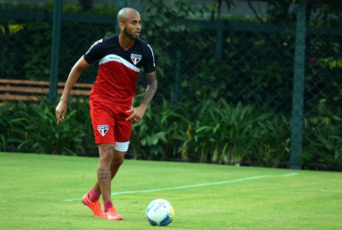 Wesley deve estrear diante do Red Bull, na vaga de Centurión