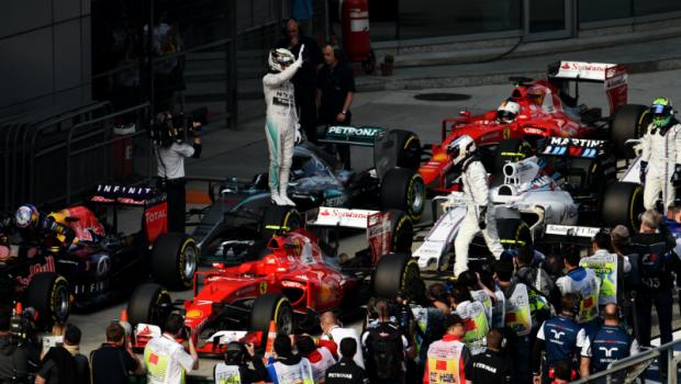 Lewis Hamilton começará o Grande Prêmio da China de F1 na pole position pela quinta vez